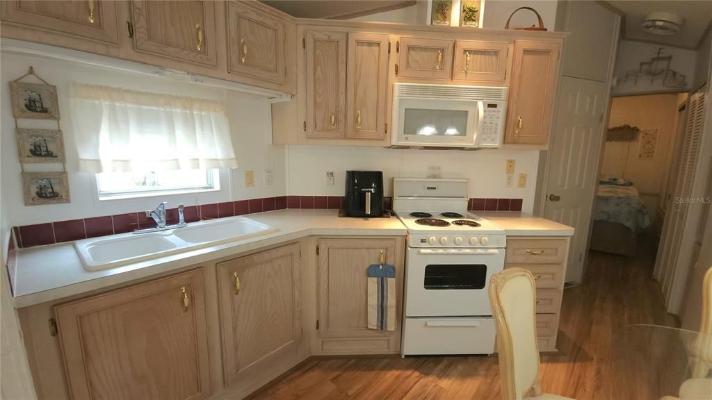 For Sale: $69,000 (1 beds, 1 baths, 393 Square Feet)