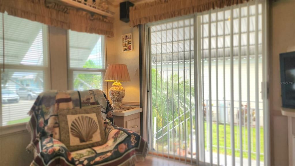 For Sale: $69,000 (1 beds, 1 baths, 393 Square Feet)