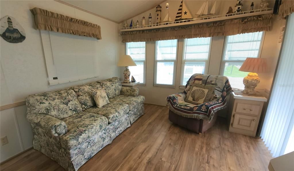 For Sale: $69,000 (1 beds, 1 baths, 393 Square Feet)