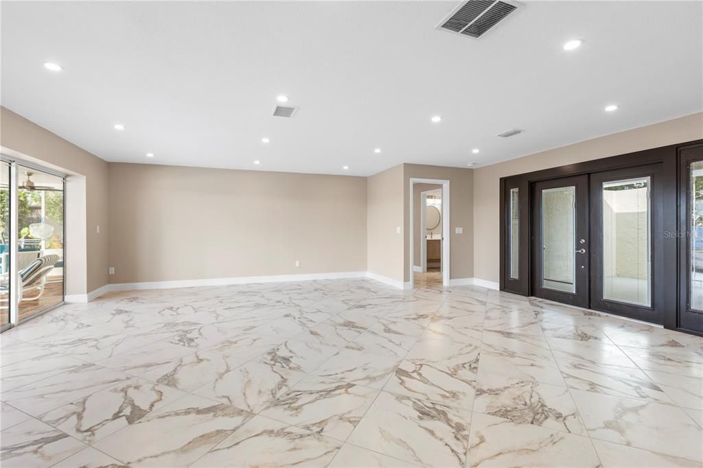 Под контрактом: $789,900 (3 спален, 2 ванн, 2084 Квадратных фут)