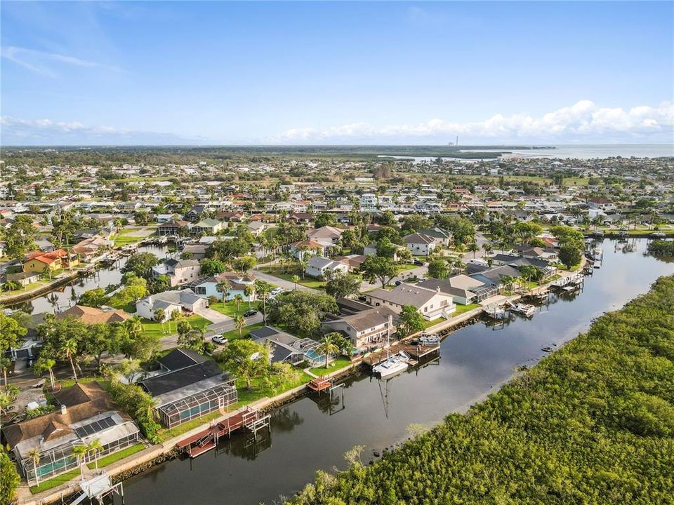 Под контрактом: $789,900 (3 спален, 2 ванн, 2084 Квадратных фут)