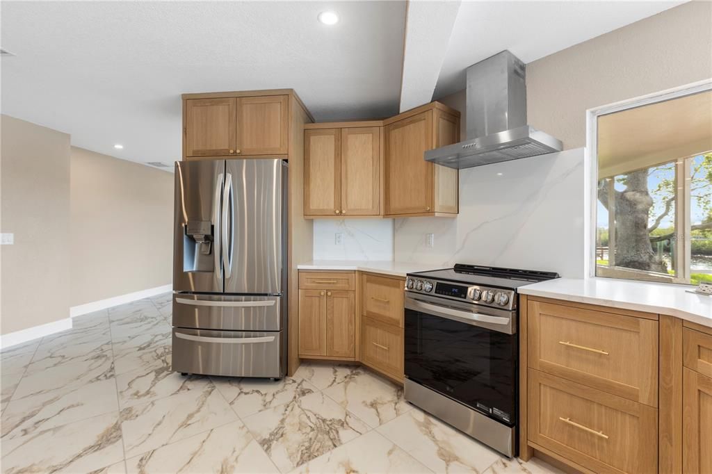 Под контрактом: $789,900 (3 спален, 2 ванн, 2084 Квадратных фут)