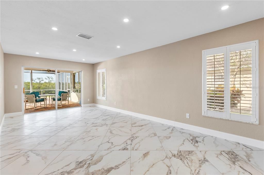 Под контрактом: $789,900 (3 спален, 2 ванн, 2084 Квадратных фут)