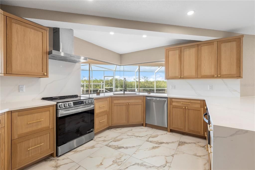 Под контрактом: $789,900 (3 спален, 2 ванн, 2084 Квадратных фут)