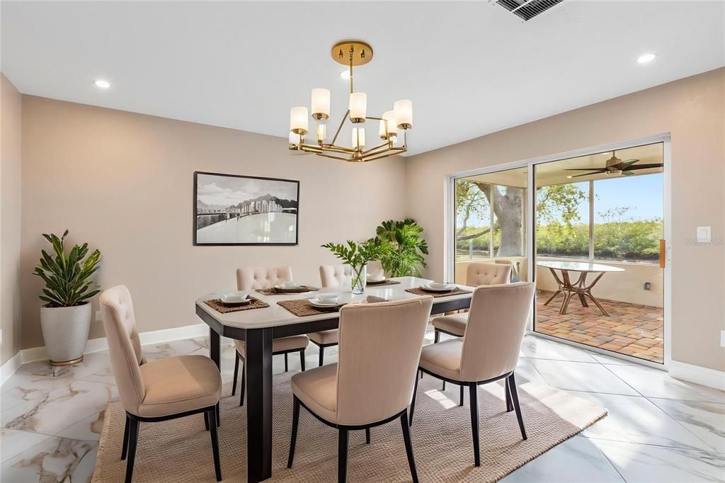 Под контрактом: $789,900 (3 спален, 2 ванн, 2084 Квадратных фут)