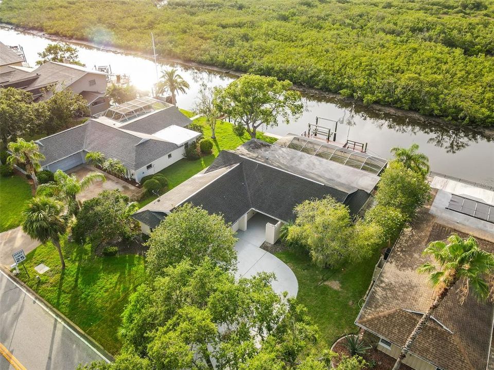 Под контрактом: $789,900 (3 спален, 2 ванн, 2084 Квадратных фут)