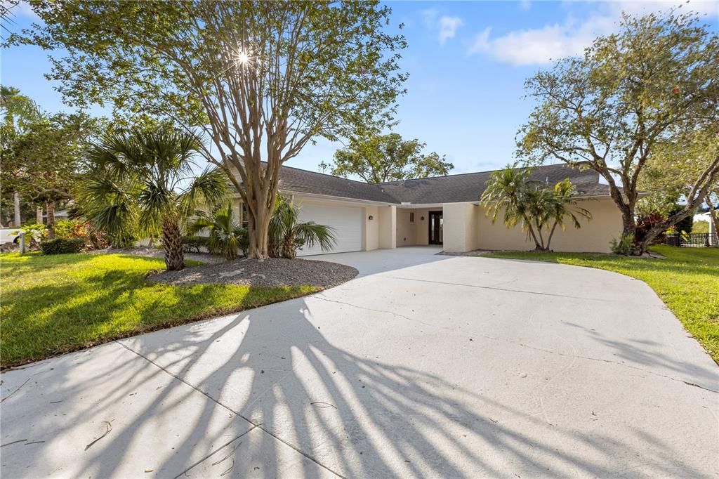 Под контрактом: $789,900 (3 спален, 2 ванн, 2084 Квадратных фут)