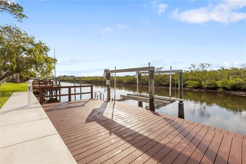 Под контрактом: $789,900 (3 спален, 2 ванн, 2084 Квадратных фут)