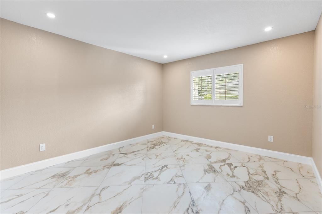 Под контрактом: $789,900 (3 спален, 2 ванн, 2084 Квадратных фут)