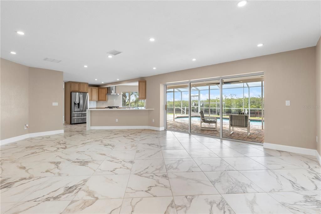 Под контрактом: $789,900 (3 спален, 2 ванн, 2084 Квадратных фут)