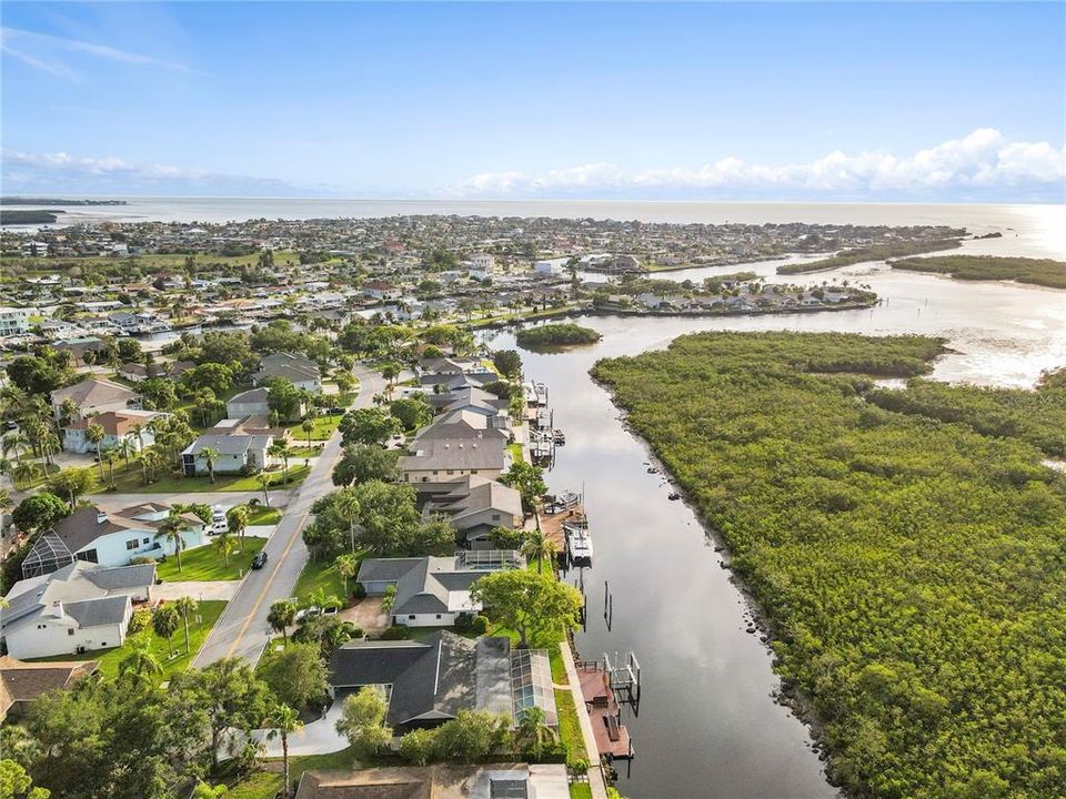 Под контрактом: $789,900 (3 спален, 2 ванн, 2084 Квадратных фут)