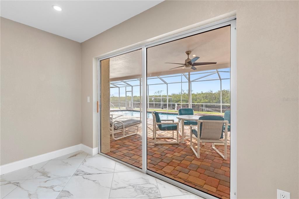 Под контрактом: $789,900 (3 спален, 2 ванн, 2084 Квадратных фут)