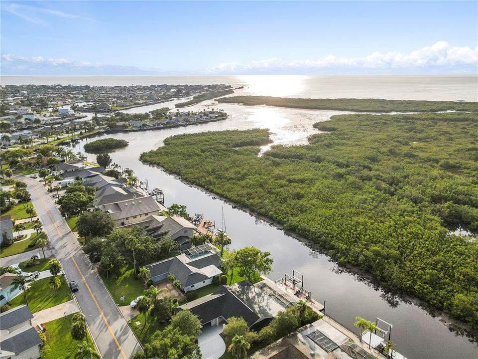 Под контрактом: $789,900 (3 спален, 2 ванн, 2084 Квадратных фут)