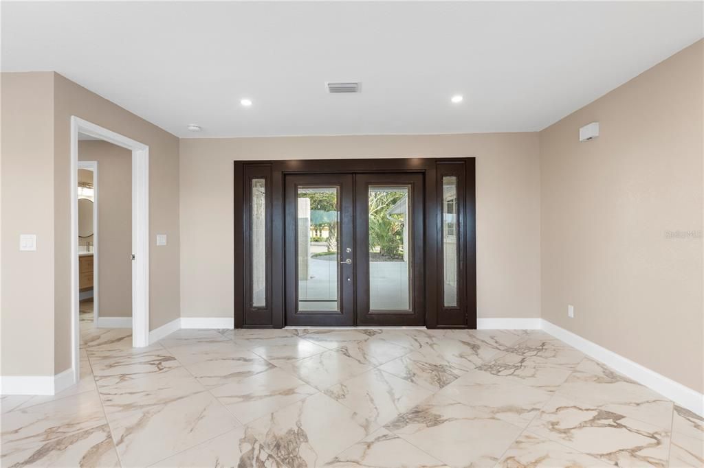 Под контрактом: $789,900 (3 спален, 2 ванн, 2084 Квадратных фут)