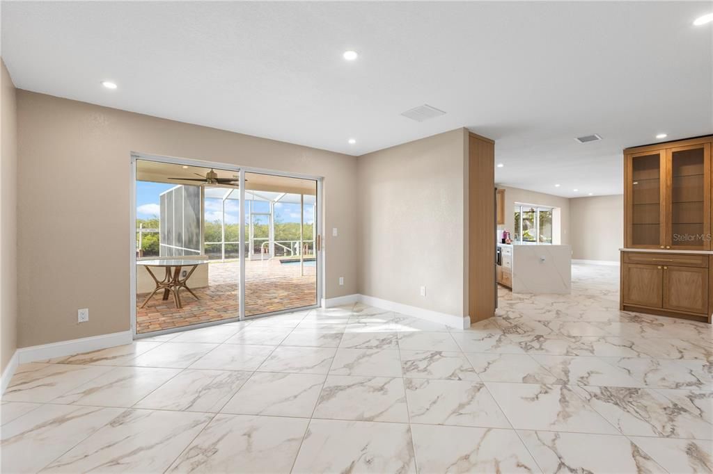 Под контрактом: $789,900 (3 спален, 2 ванн, 2084 Квадратных фут)