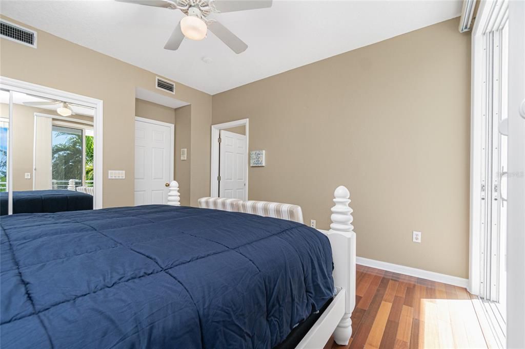 出租: $3,500 (3 贝兹, 3 浴室, 1735 平方英尺)