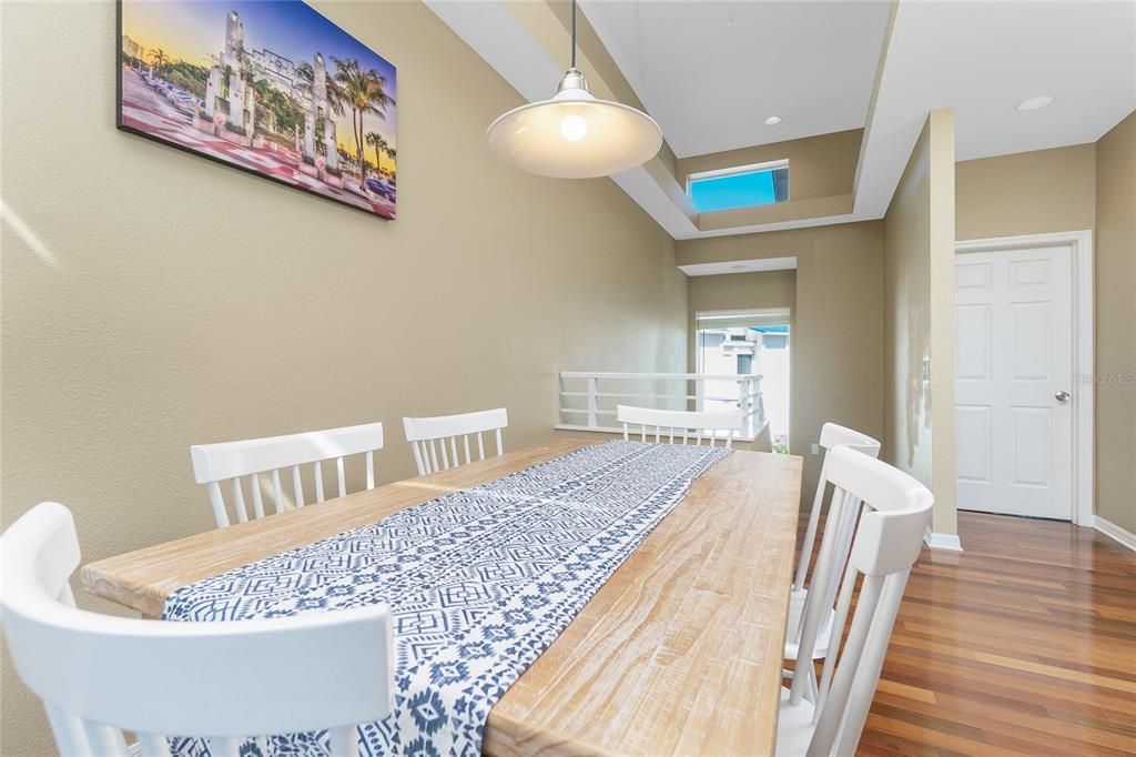 出租: $3,500 (3 贝兹, 3 浴室, 1735 平方英尺)