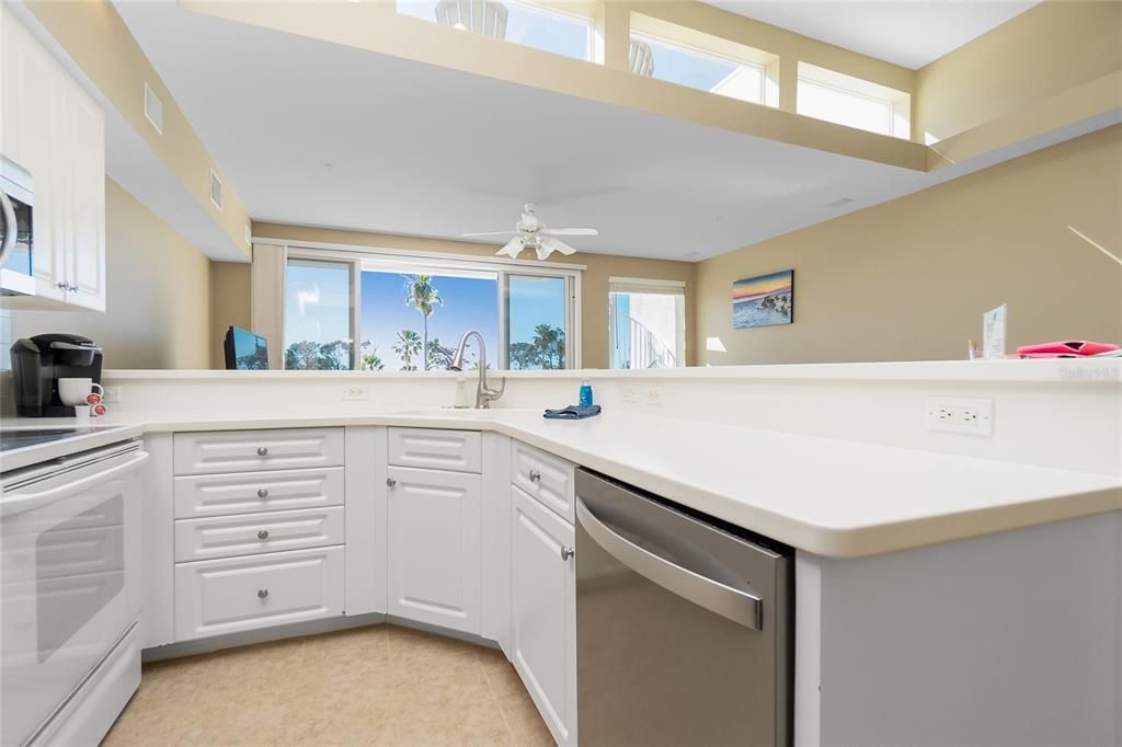 出租: $3,500 (3 贝兹, 3 浴室, 1735 平方英尺)