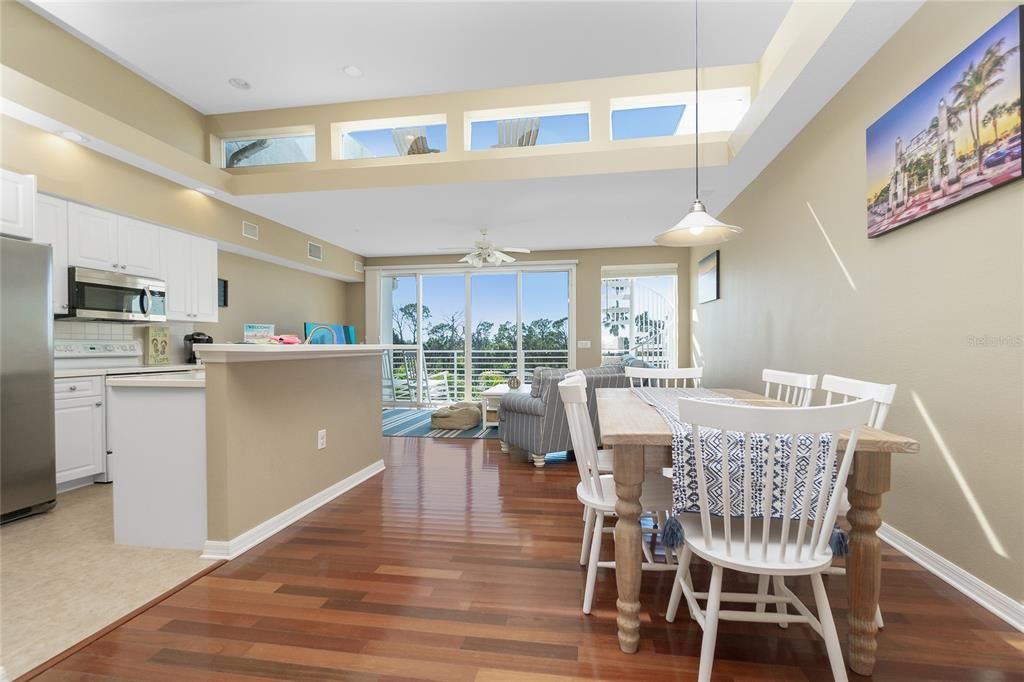 出租: $3,500 (3 贝兹, 3 浴室, 1735 平方英尺)