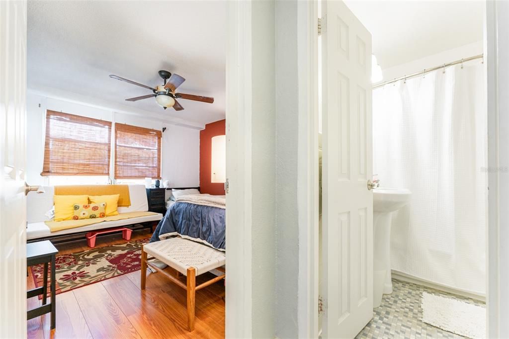 待售: $100,000 (1 贝兹, 1 浴室, 708 平方英尺)