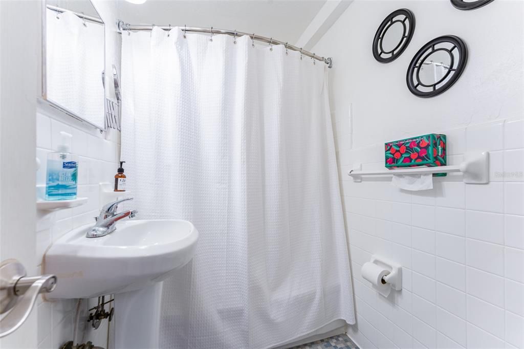 待售: $100,000 (1 贝兹, 1 浴室, 708 平方英尺)