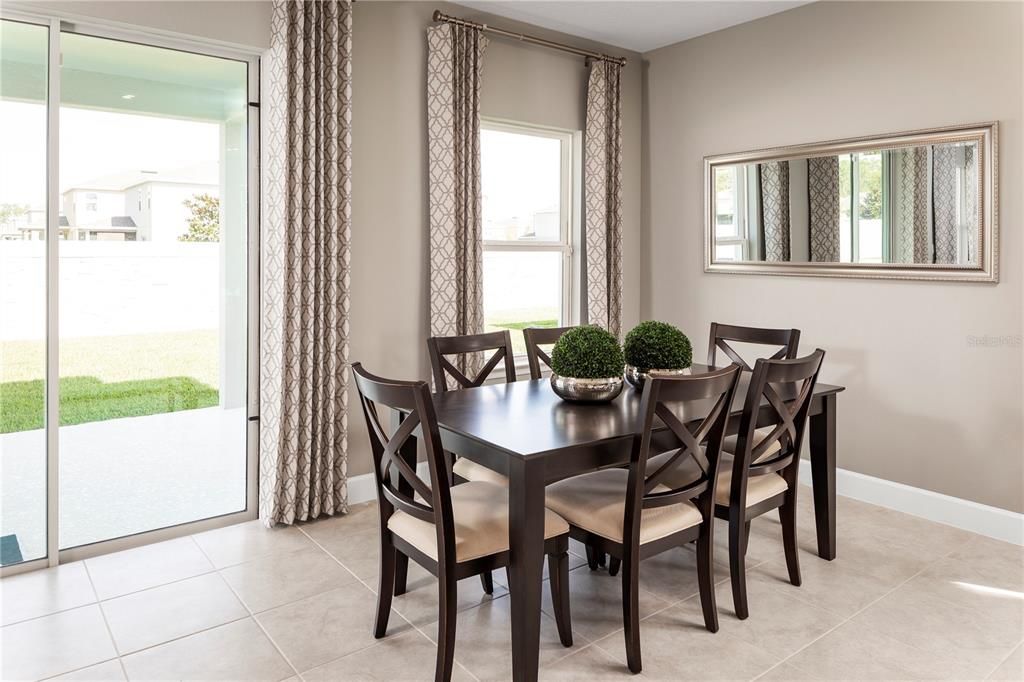 合同活跃: $530,810 (4 贝兹, 3 浴室, 2748 平方英尺)