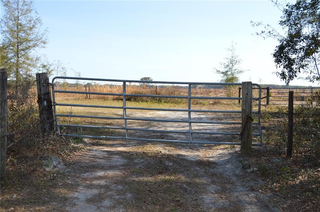 На продажу: $465,000 (20.00 acres)