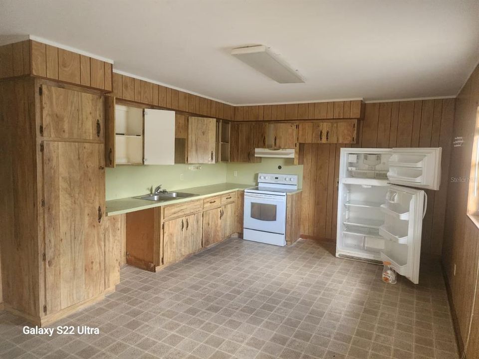 For Rent: $1,350 (2 beds, 1 baths, 900 Square Feet)