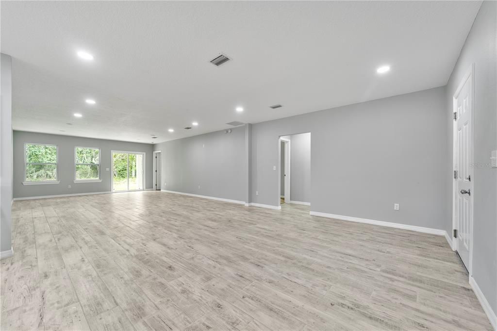 For Sale: $449,000 (4 beds, 2 baths, 2069 Square Feet)