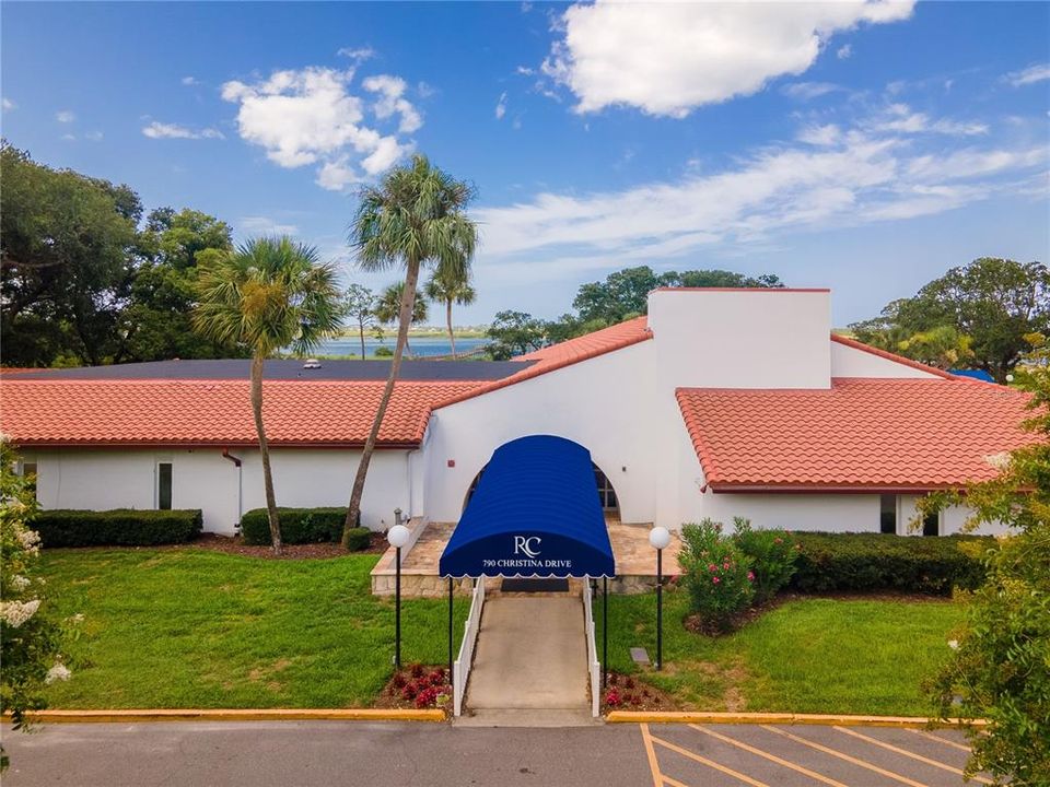 For Sale: $449,000 (4 beds, 2 baths, 2069 Square Feet)