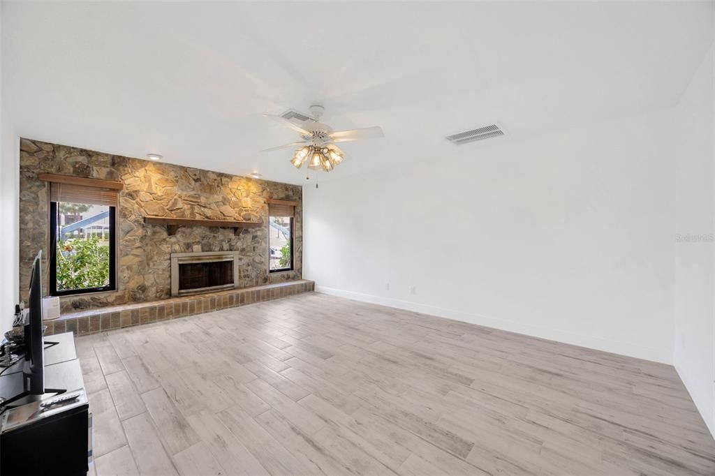 For Sale: $639,900 (3 beds, 2 baths, 2006 Square Feet)