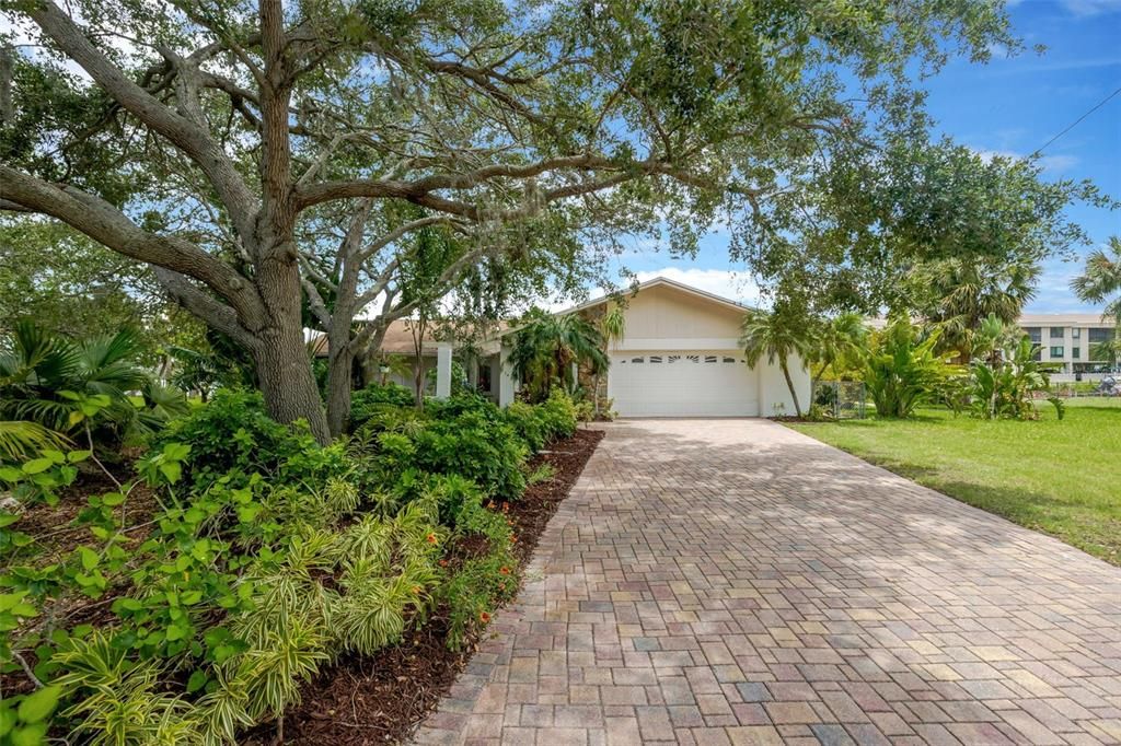 For Sale: $639,900 (3 beds, 2 baths, 2006 Square Feet)