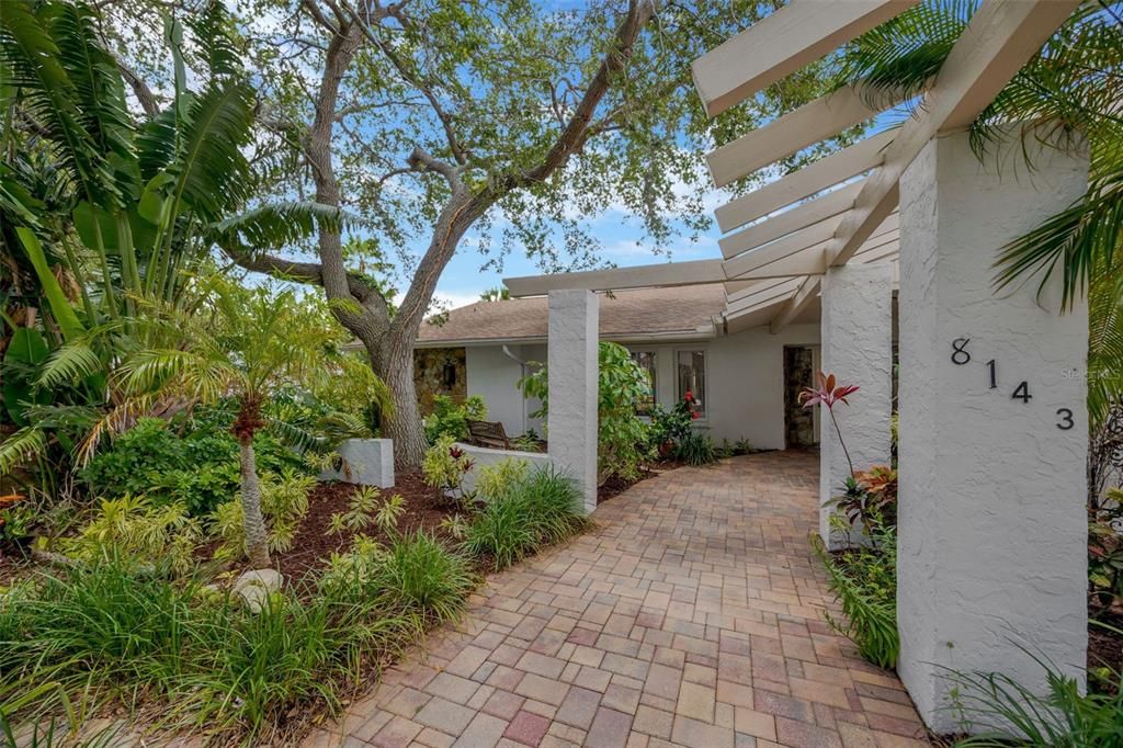 For Sale: $639,900 (3 beds, 2 baths, 2006 Square Feet)