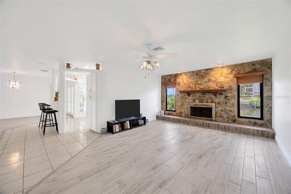 For Sale: $639,900 (3 beds, 2 baths, 2006 Square Feet)