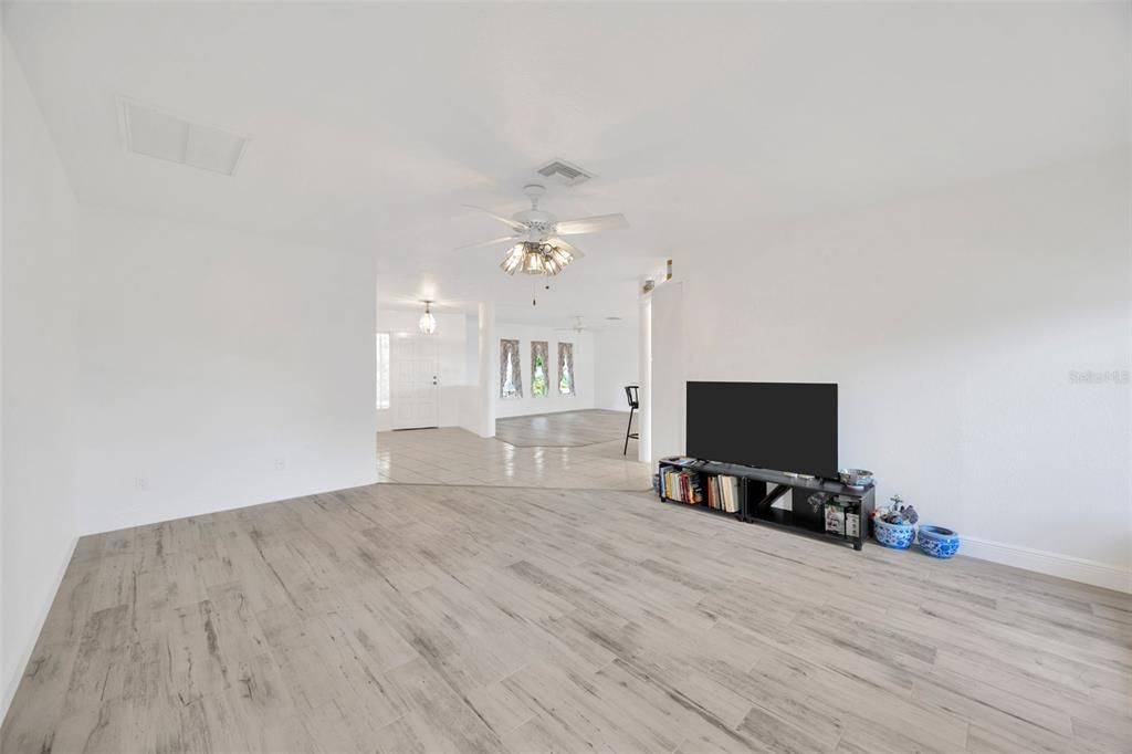 For Sale: $639,900 (3 beds, 2 baths, 2006 Square Feet)