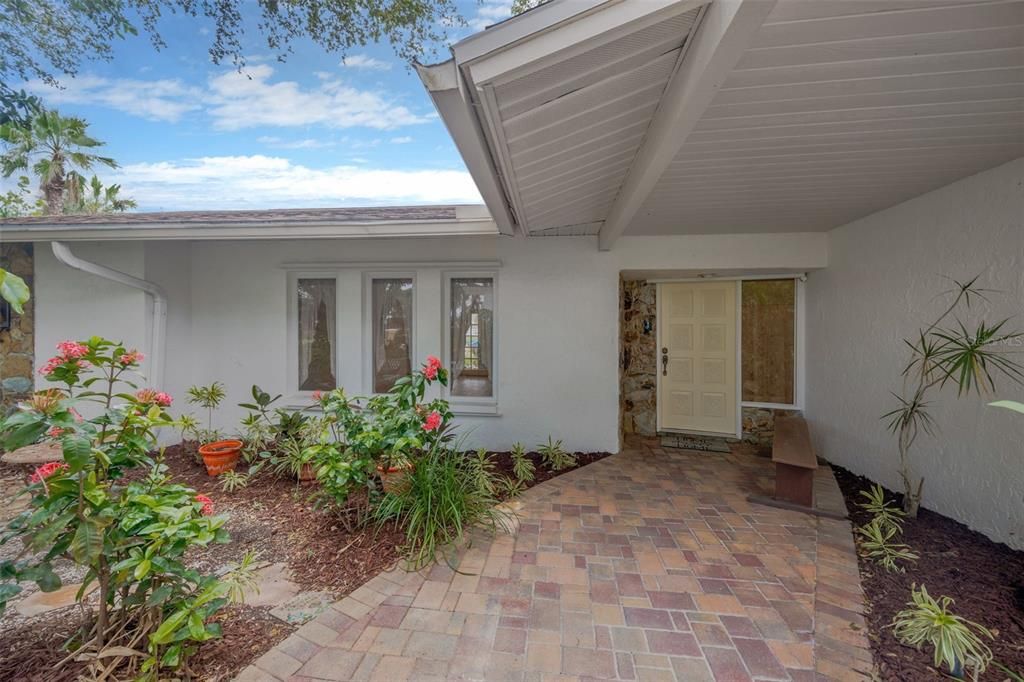 For Sale: $639,900 (3 beds, 2 baths, 2006 Square Feet)