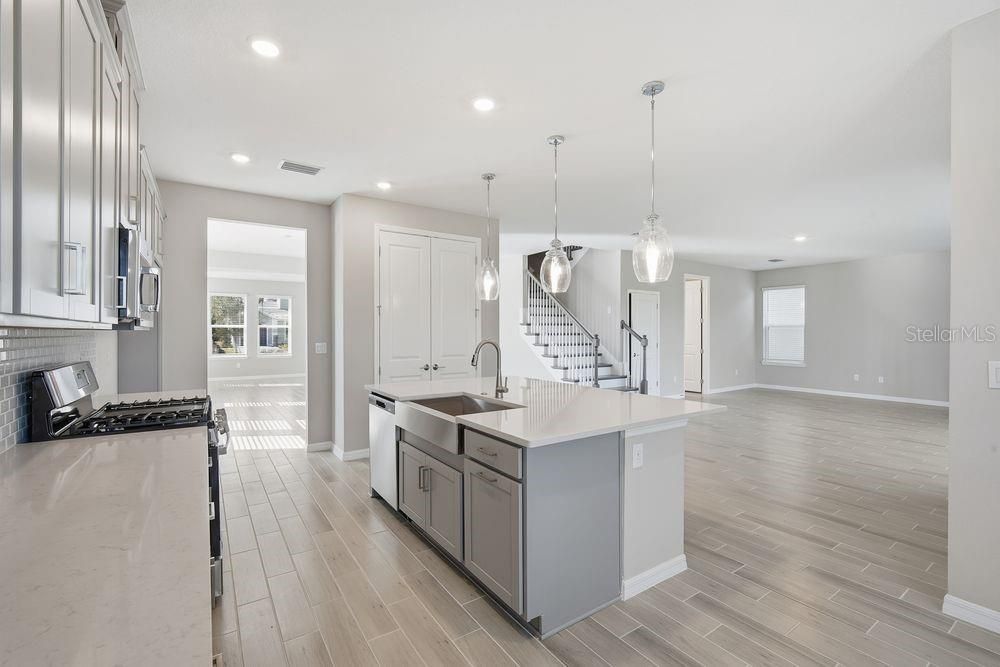 For Sale: $651,999 (5 beds, 4 baths, 3422 Square Feet)