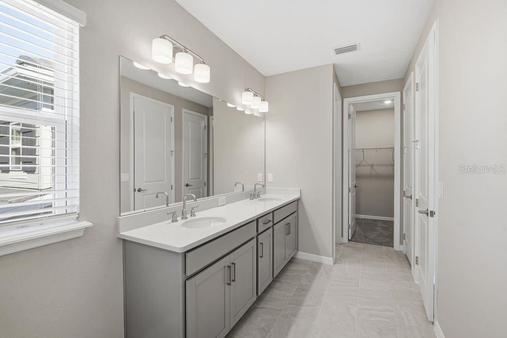 For Sale: $651,999 (5 beds, 4 baths, 3422 Square Feet)