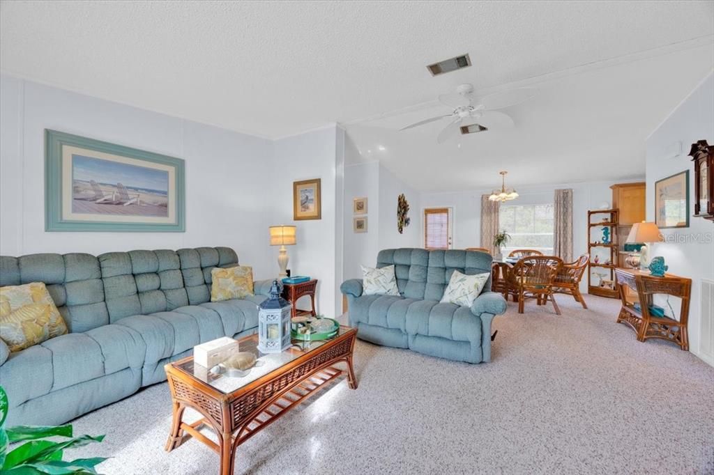 待售: $307,000 (3 贝兹, 2 浴室, 1296 平方英尺)