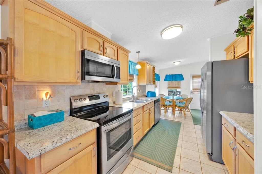 待售: $307,000 (3 贝兹, 2 浴室, 1296 平方英尺)