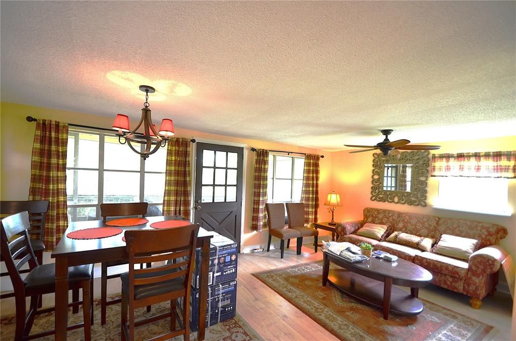 待售: $585,000 (2 贝兹, 1 浴室, 660 平方英尺)