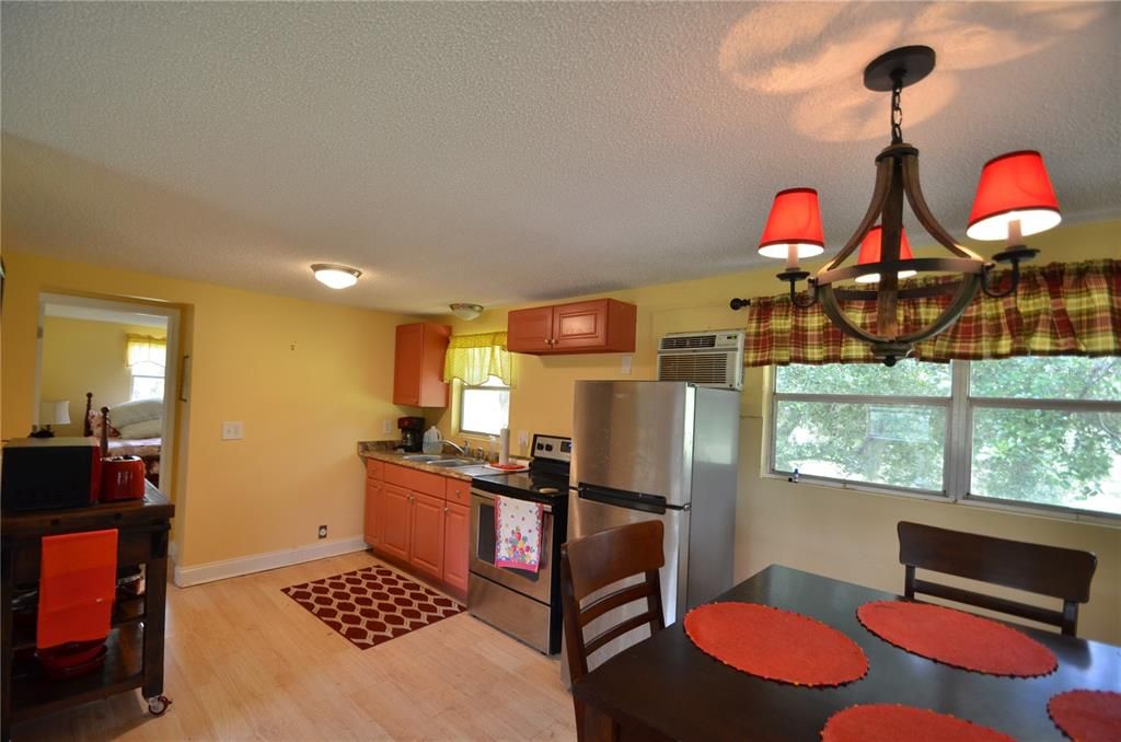 待售: $585,000 (2 贝兹, 1 浴室, 660 平方英尺)