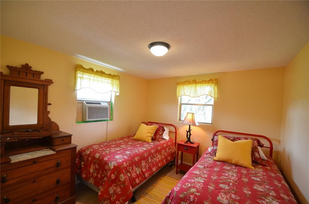 待售: $585,000 (2 贝兹, 1 浴室, 660 平方英尺)