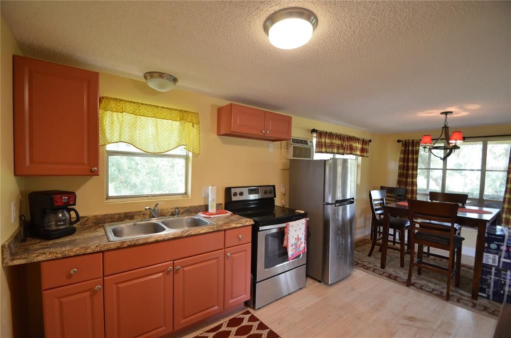 待售: $585,000 (2 贝兹, 1 浴室, 660 平方英尺)