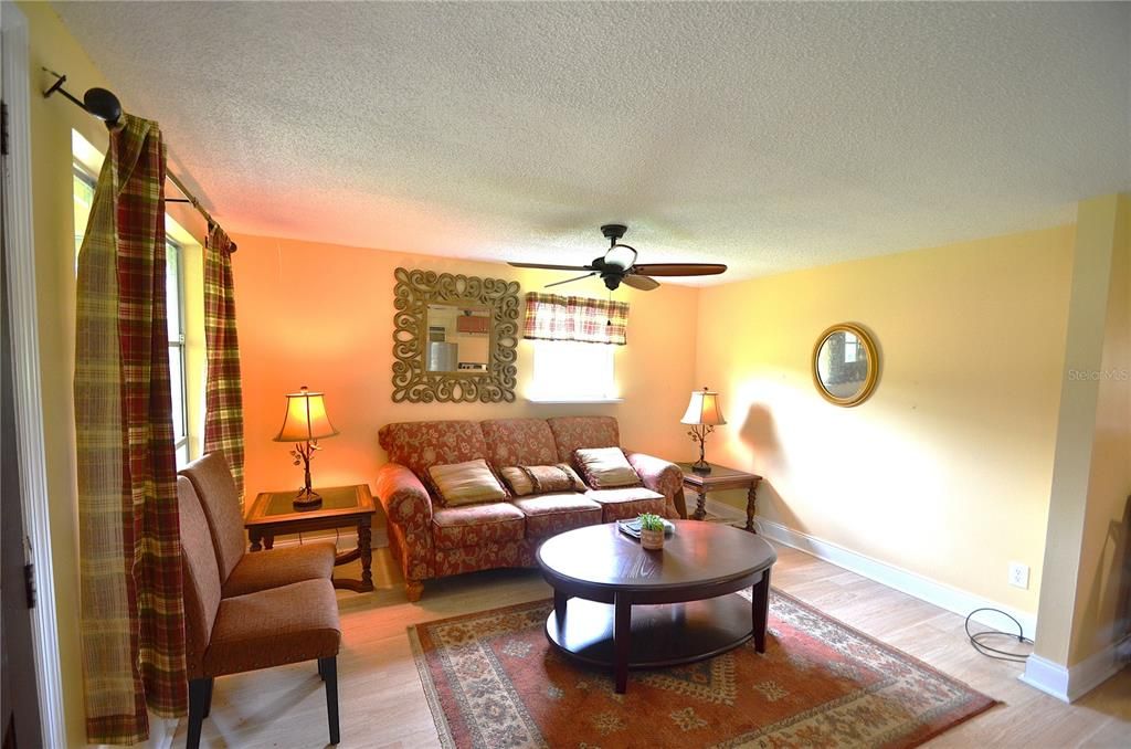 待售: $585,000 (2 贝兹, 1 浴室, 660 平方英尺)