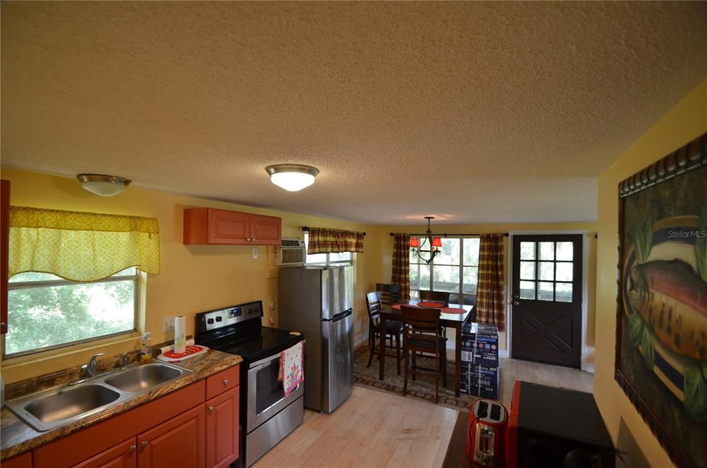 待售: $585,000 (2 贝兹, 1 浴室, 660 平方英尺)