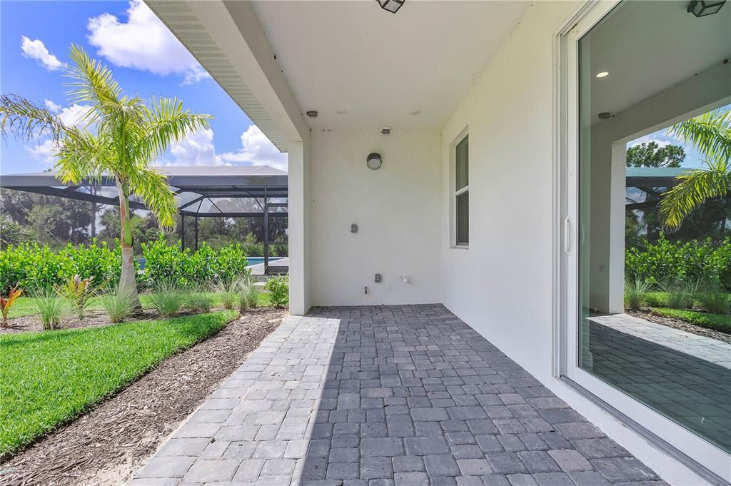 Active With Contract: $469,900 (3 beds, 2 baths, 2263 Square Feet)