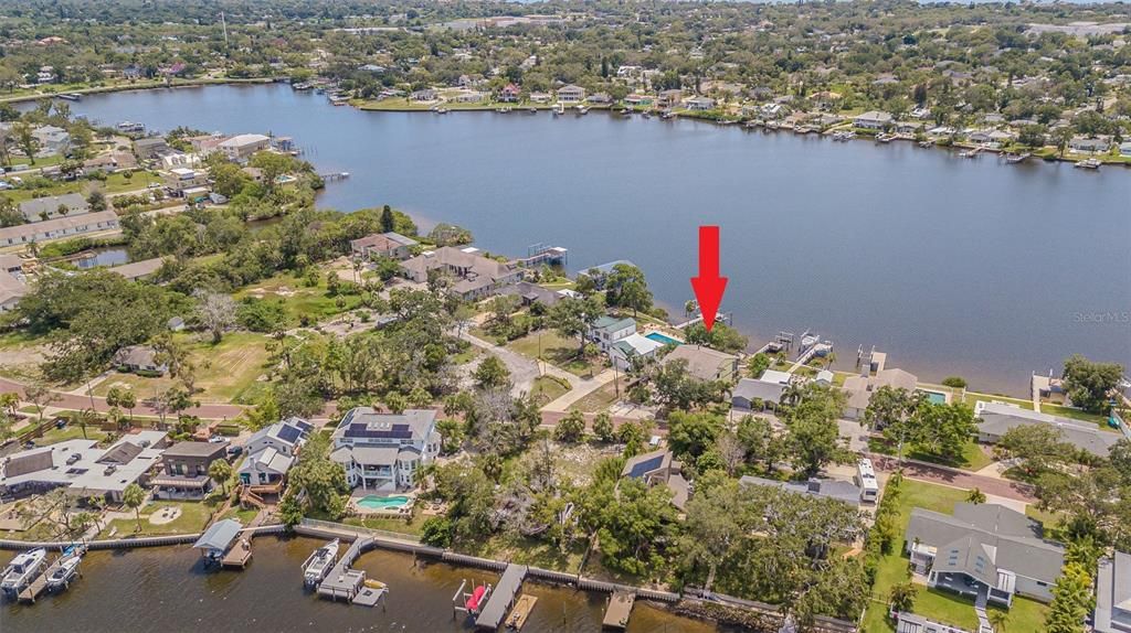 合同活跃: $850,000 (4 贝兹, 3 浴室, 2580 平方英尺)