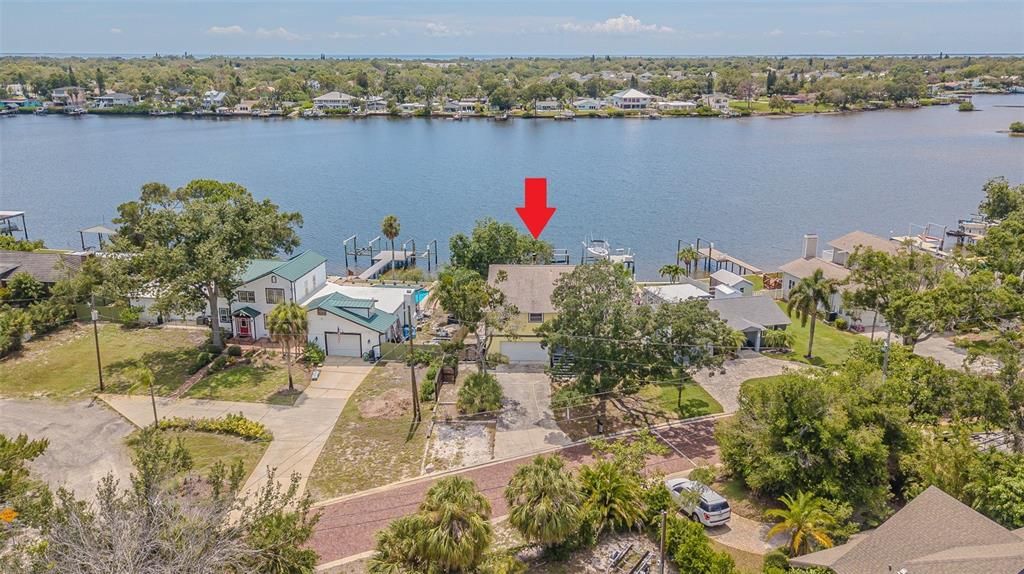 合同活跃: $850,000 (4 贝兹, 3 浴室, 2580 平方英尺)