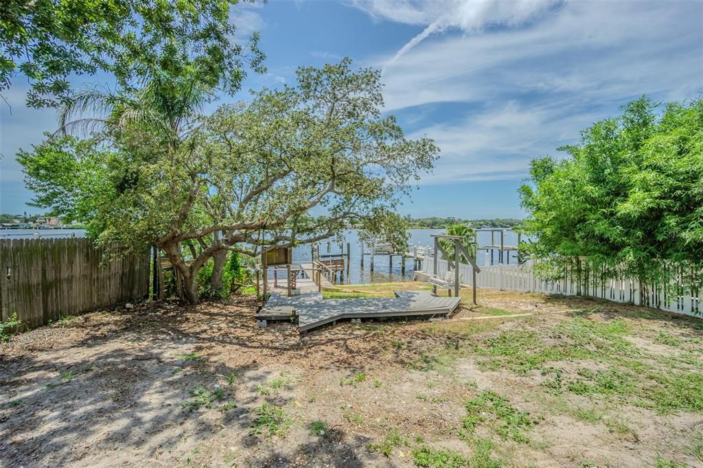 合同活跃: $850,000 (4 贝兹, 3 浴室, 2580 平方英尺)